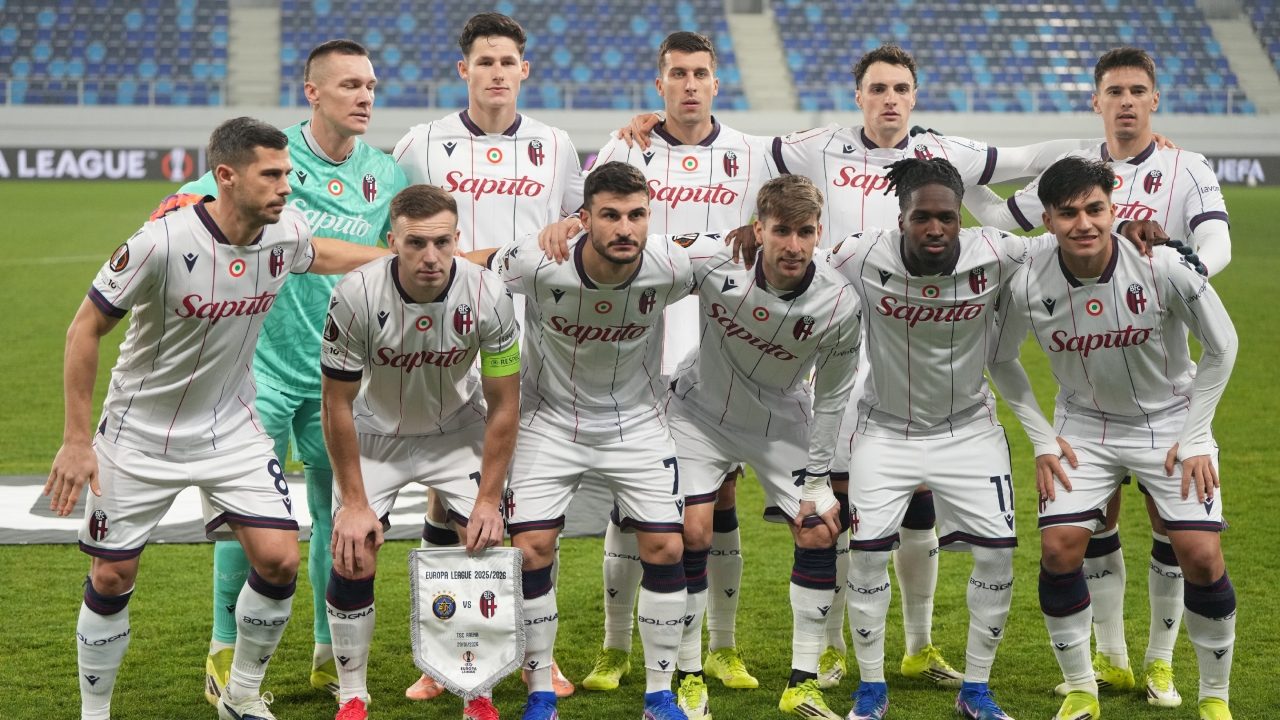 Bologna contro il Brann ai playoff di Europa League, le date: rischio derby con la Roma agli ottavi