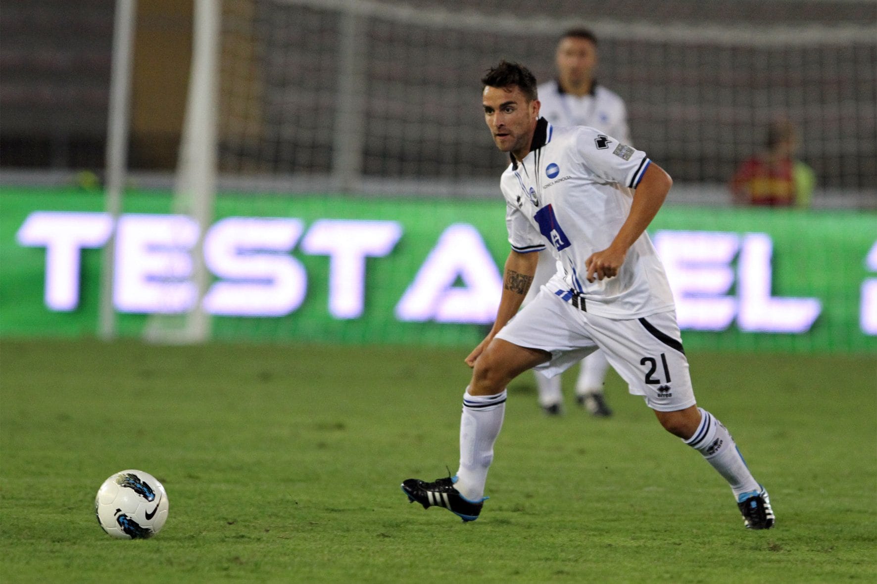 Luca Cigarini in azione con l’Atalanta.