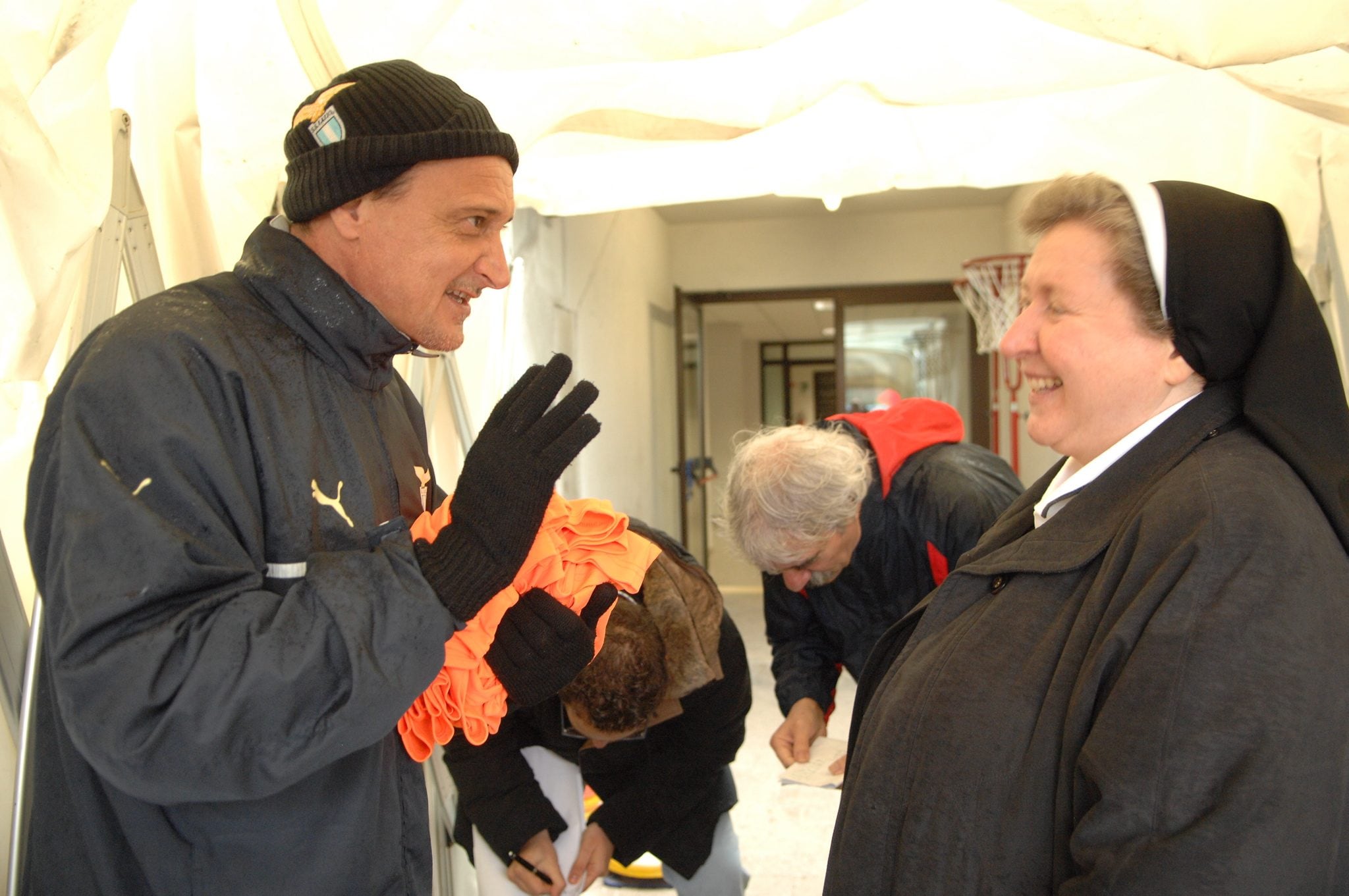 Delio Rossi con Suor Paolo durante i suoi anni alla Lazio.