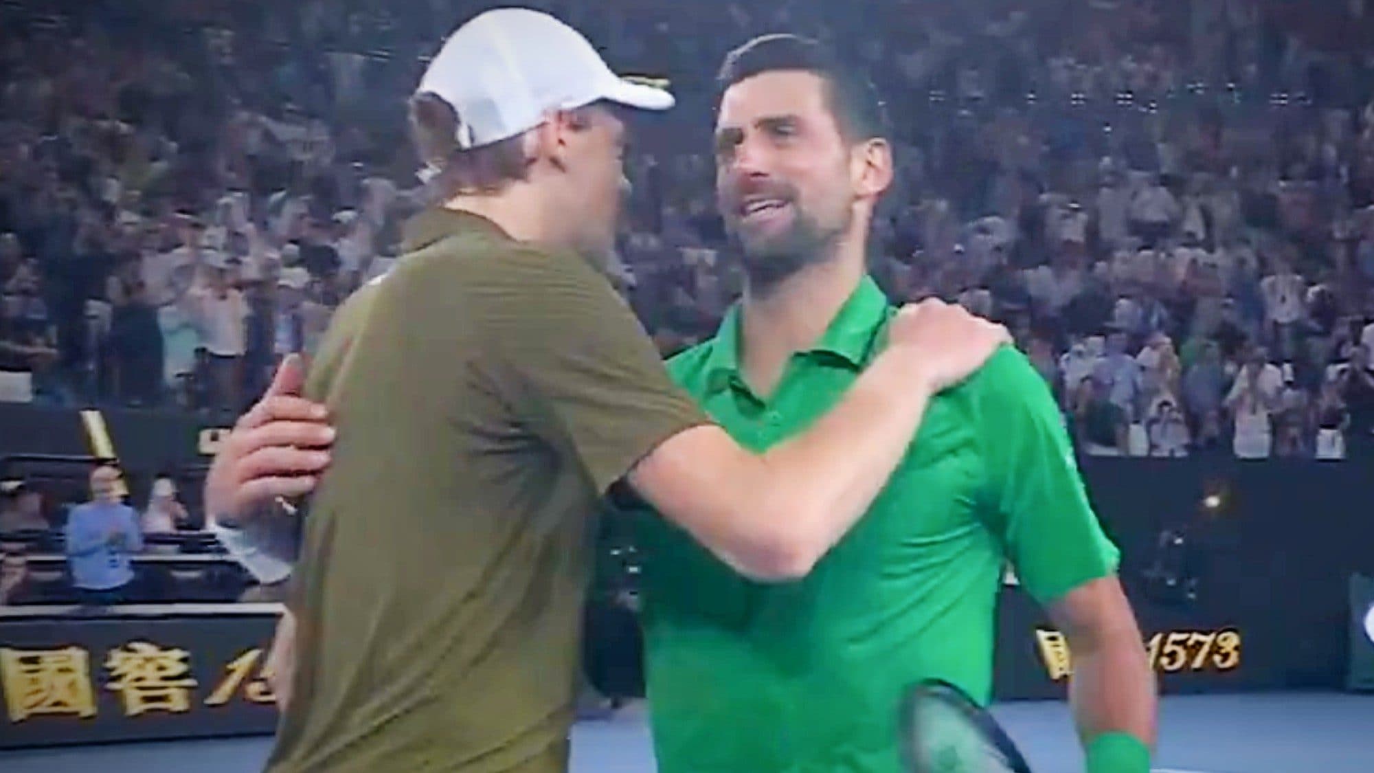 Djokovic svela la frase sussurrata a Sinner: "Per colpa sua ho dovuto cambiare numero di telefono"