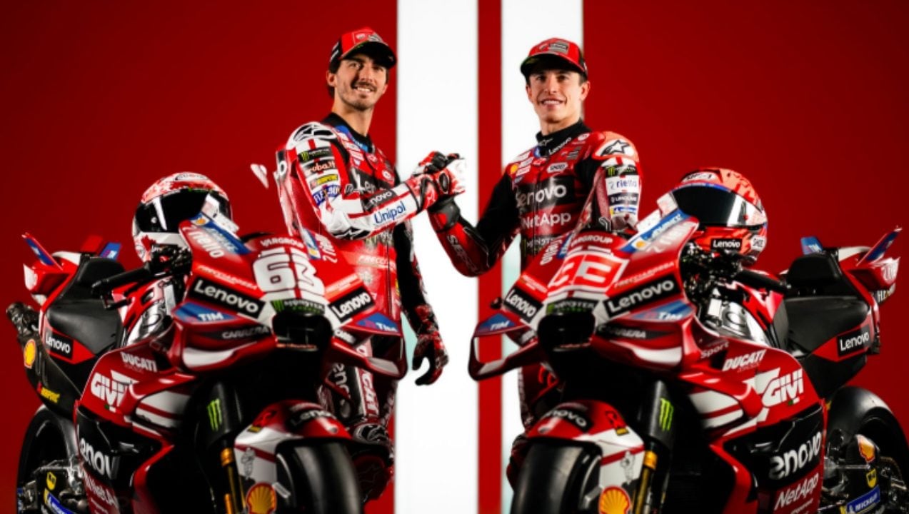 Nuova livrea per la Ducati 2026: le moto di Marc Marquez e Pecco Bagnaia celebrano il centenario