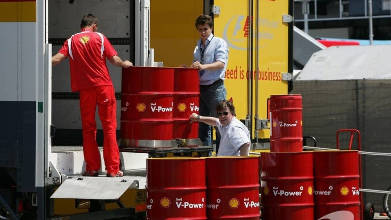 La Formula 1 cambia le regole a pochi giorni dai test 2026: i carburanti ecosostenibili non sono pronti
