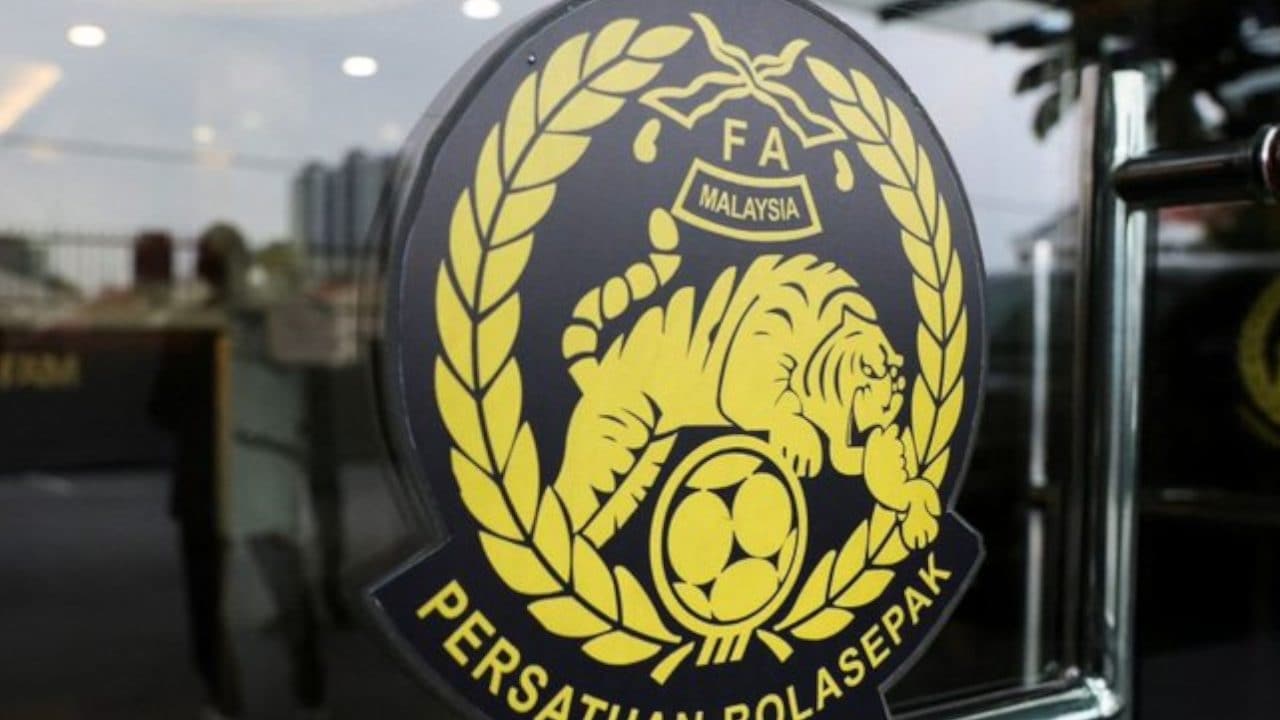 Scandalo in Malesia, la FIFA smaschera la "regola del nonno": l'intera Federcalcio si dimette