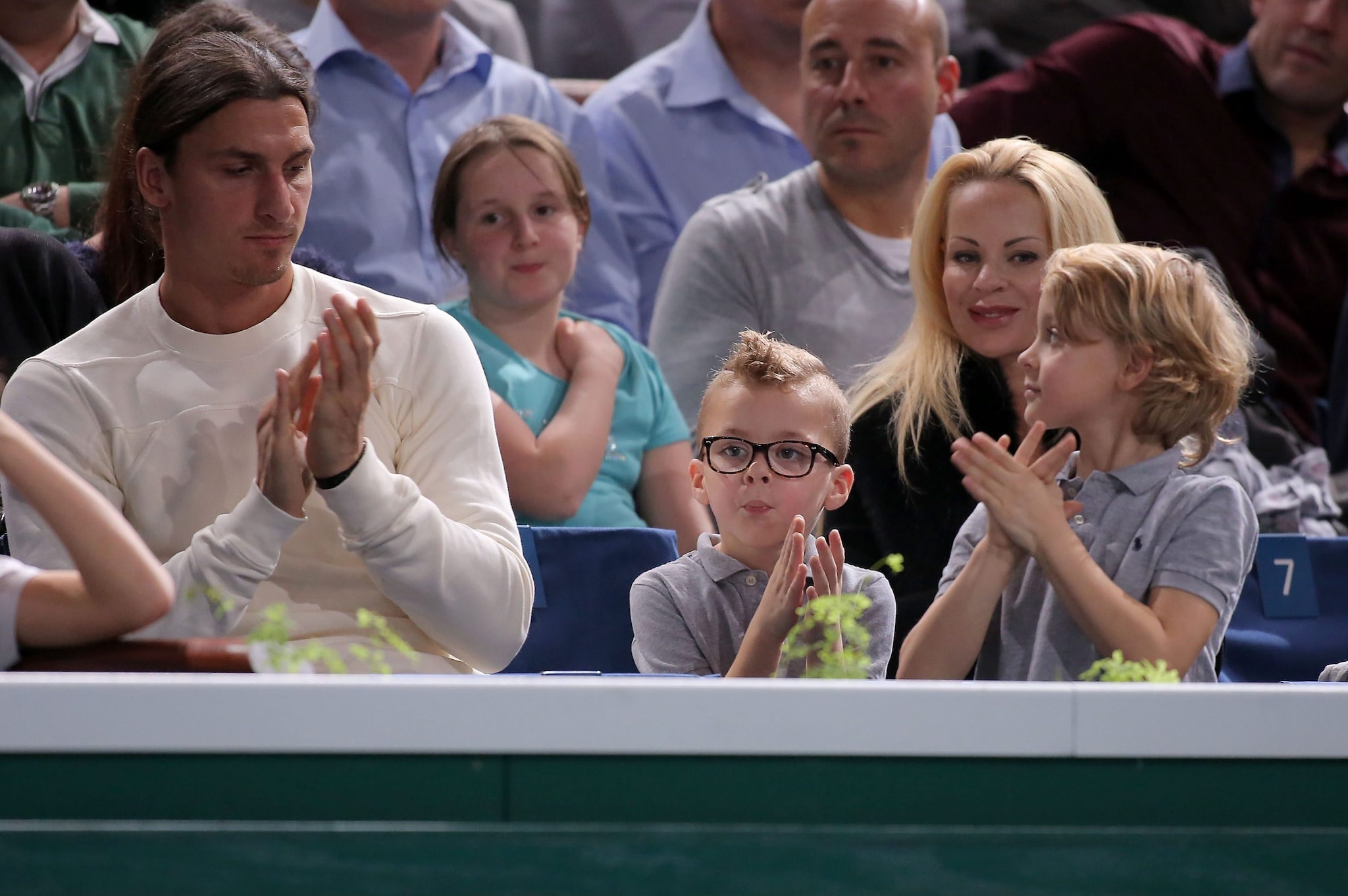 Zlatan Ibrahimovic con la compagna Helena e i due figli piccoli al Roland Garros nel 2013