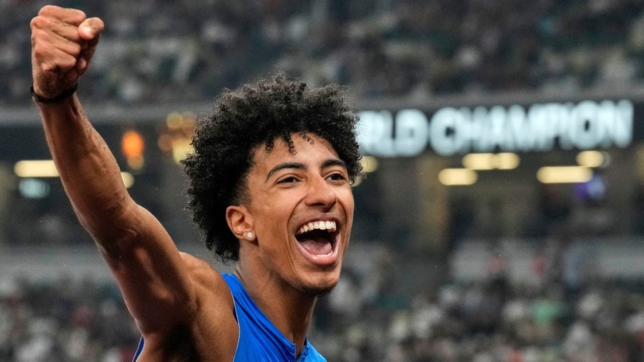 Mattia Furlani dopo il successo ai Mondiali.