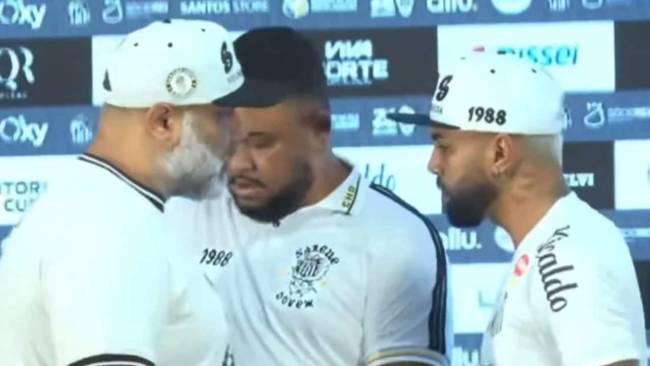 Gabigol interrotto dagli ultras durante la presentazione al Santos: "Qui nessuno ti voleva"