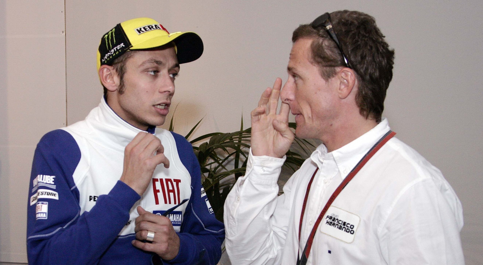 Gibernau attacca Rossi dopo 20 anni: "Valentino non doveva farlo, ora si rischia di ammazzarsi in pista"