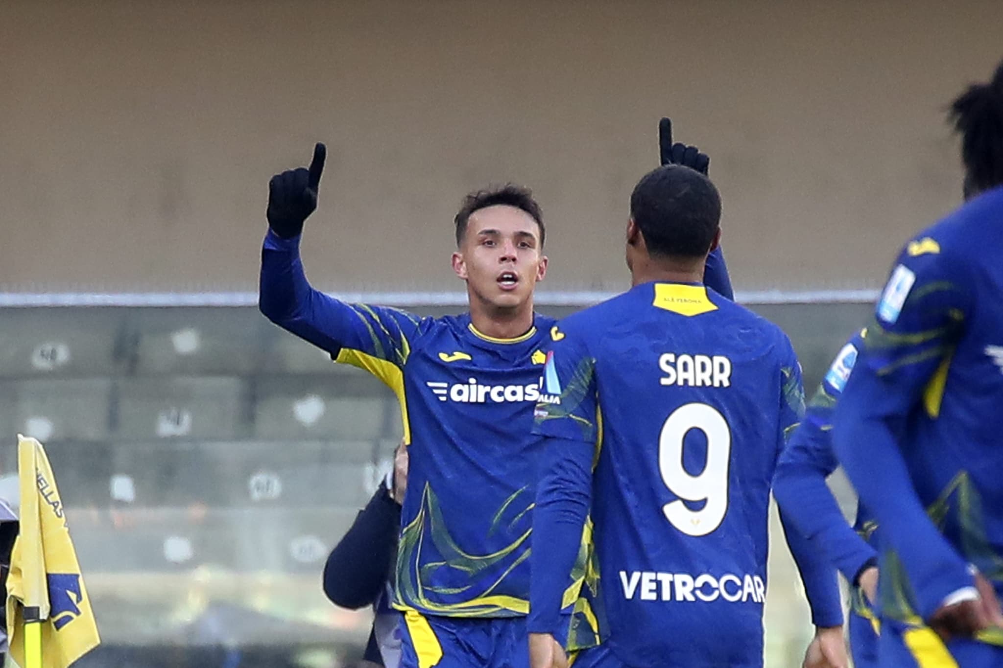 Giovane si è distinto in questa prima parte di stagione col Verona tanto da entrare nel mirino del Napoli: 21 presenze, 3 gol e 4 assist