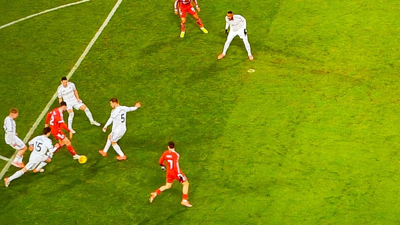 Il gol di Wirtz sarebbe stato annullato per fuorigioco in Serie A: perché è valido in Premier League