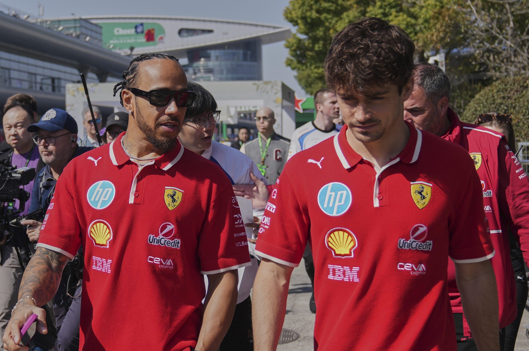 Lewis Hamilton e Charles Leclerc sono la coppia di piloti confermatissima dalla Ferrari
