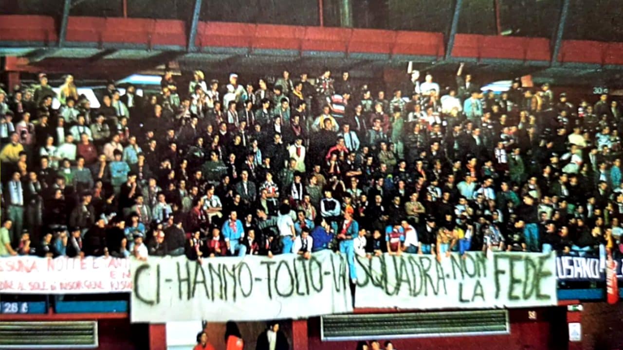 Surreali Final di Hockey, il tifo rossoblù invade la Curva anche senza squadra: "Insieme per il Milano"