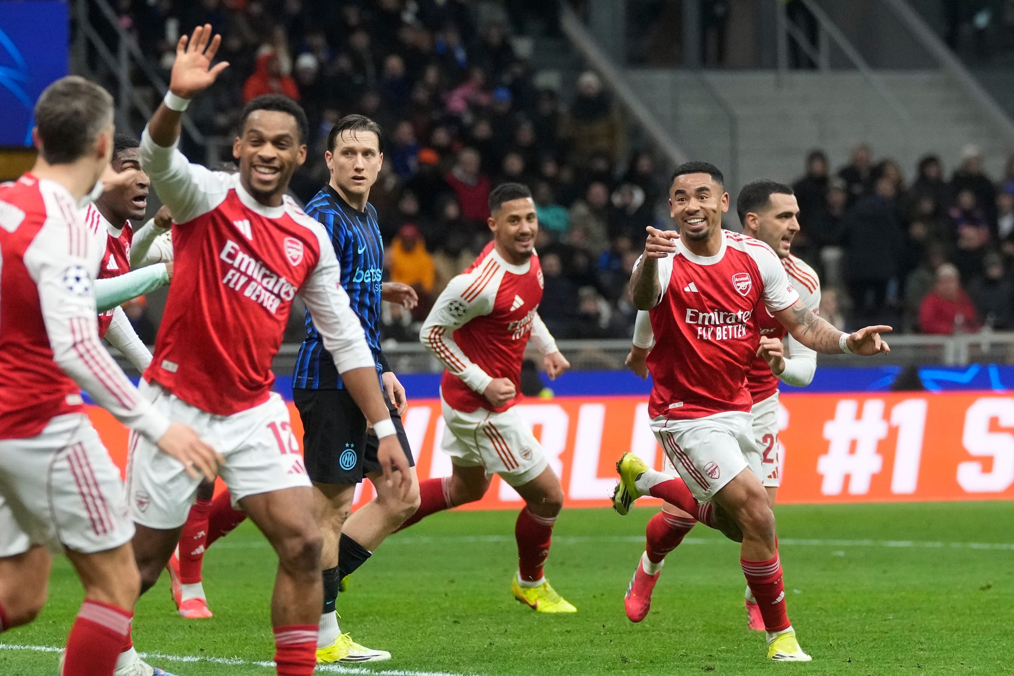 Troppo Arsenal per l'Inter, arriva la 3ª sconfitta consecutiva in Champions: ottavi più lontani