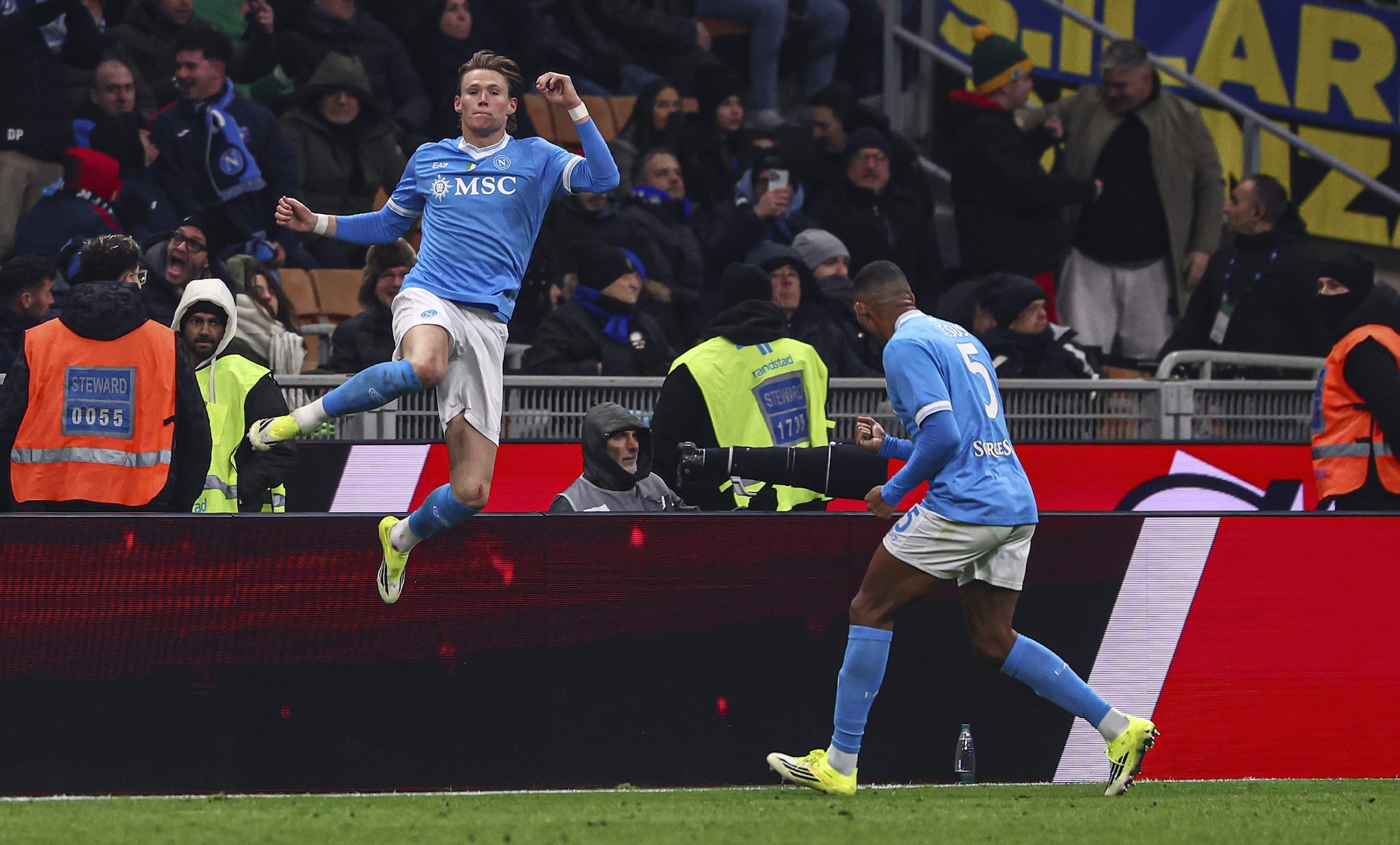 Il Napoli mostra i muscoli a San Siro, acciuffa l'Inter per due volte con un super McTominay