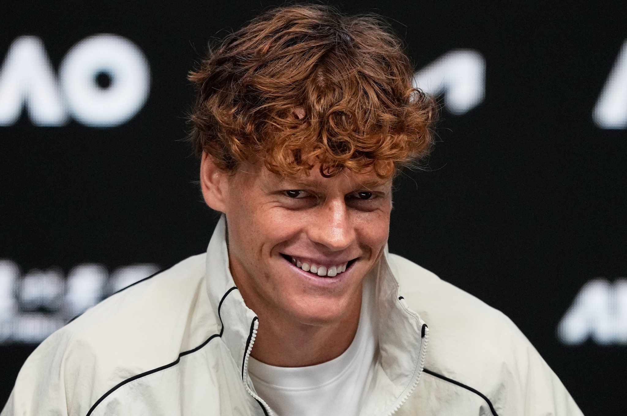 Jannik Sinner in conferenza stampa a Melbourne, il campione azzurro è attesissimo