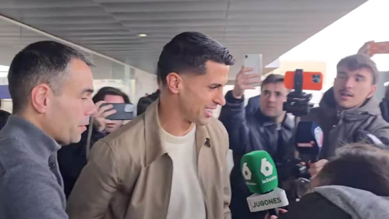 Cancelo non si fa vivo alla presentazione, il Barcellona cancella tutto da sito e social