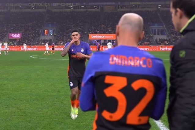 L’uscita da campo di Luis Henrique, sostituito da Dimarco poco dopo la mezzora di Inter–Pisa