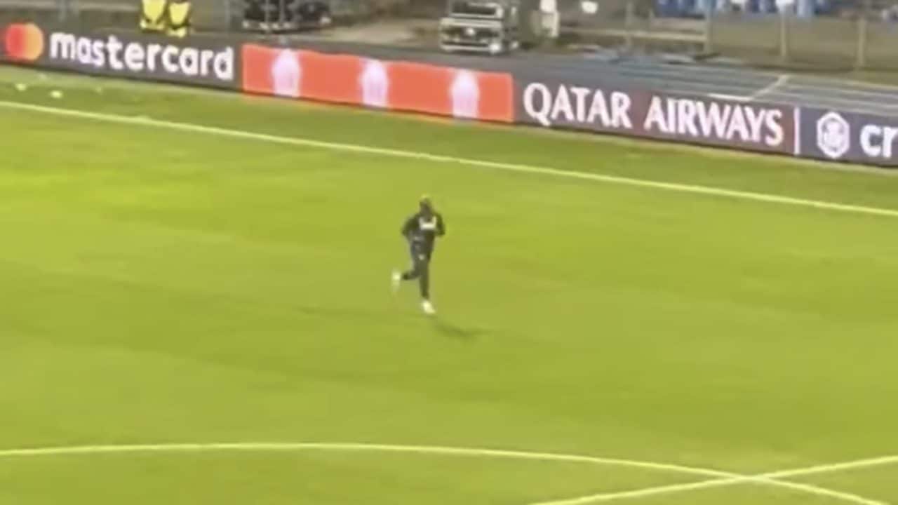 Lukaku umiliato dai tifosi del Chelsea con cori impietosi mentre si allena solo nel Maradona deserto