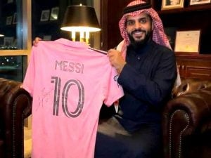 messi-presidente-al-ittihad-maglia-300x225.jpg