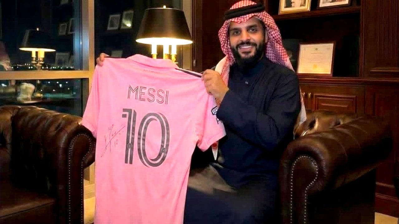 Messi ha rifiutato 1,4 miliardi dall'Al Ittihad, che insiste: "Assegno in bianco e contratto a vita"