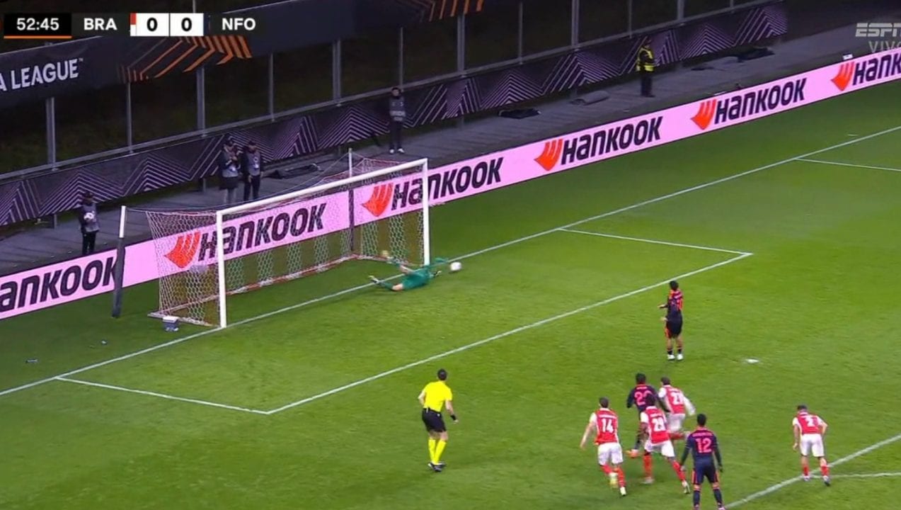 Il minuto folle del Nottingham Forest: rigore sbagliato, poi un beffardo autogol e la partita è persa