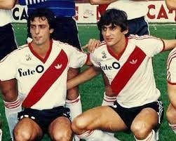 Morresi e Francescoli con la maglia del River Plate.