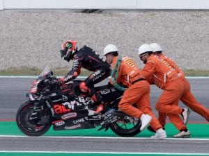 motogp-cambia-regolamento-cadute-ripartenza-zona-sicura-moto-accesa-spenta-decisione-commissari-300x225.jpg