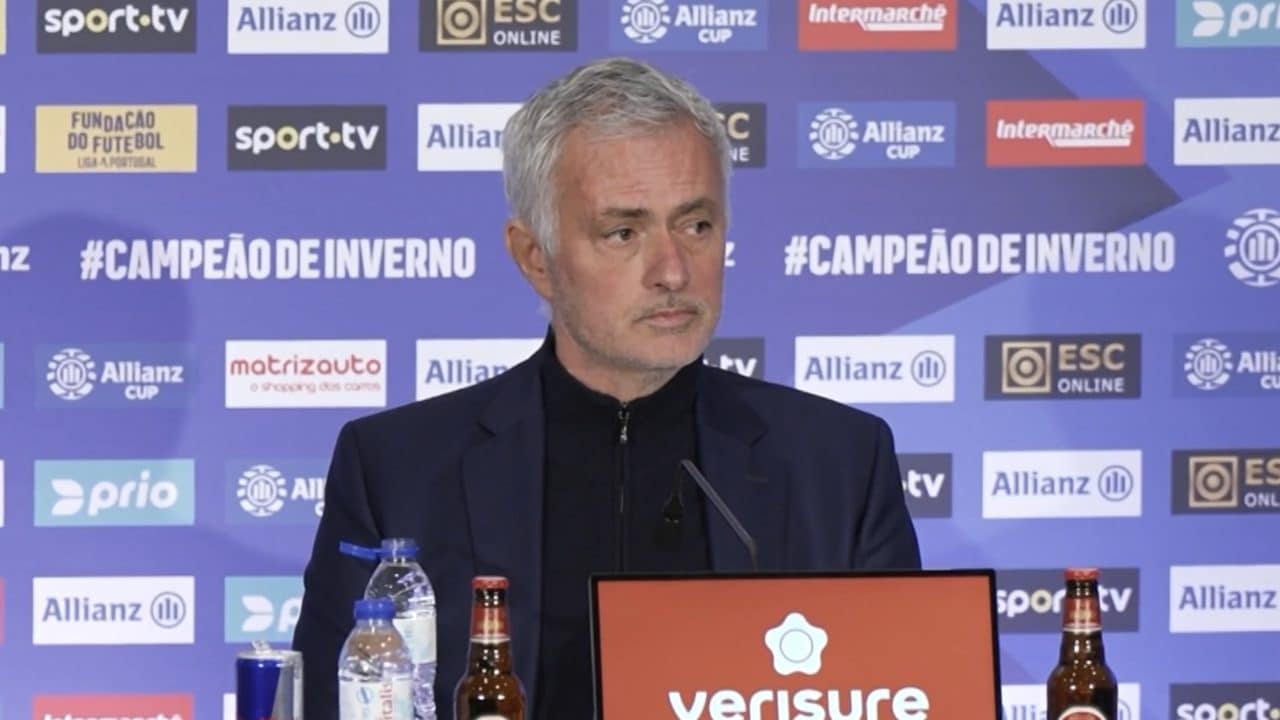 Mourinho attacca i suoi giocatori dopo la sconfitta: "Gli auguro di non dormire tanto quanto me"