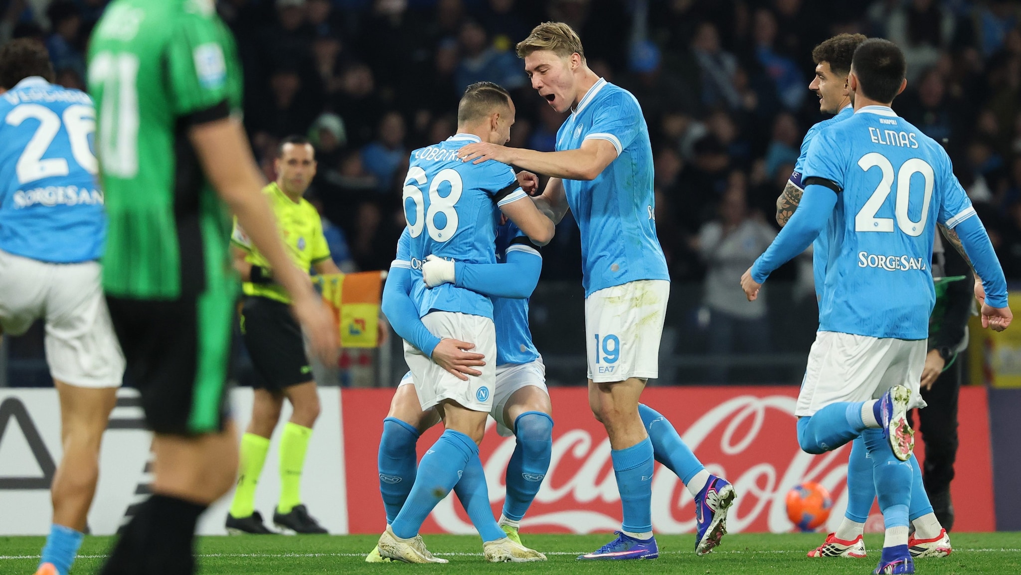 Il Napoli senza Conte torna alla vittoria, Lobotka regala il successo col Sassuolo: resta a -6 dall'Inter