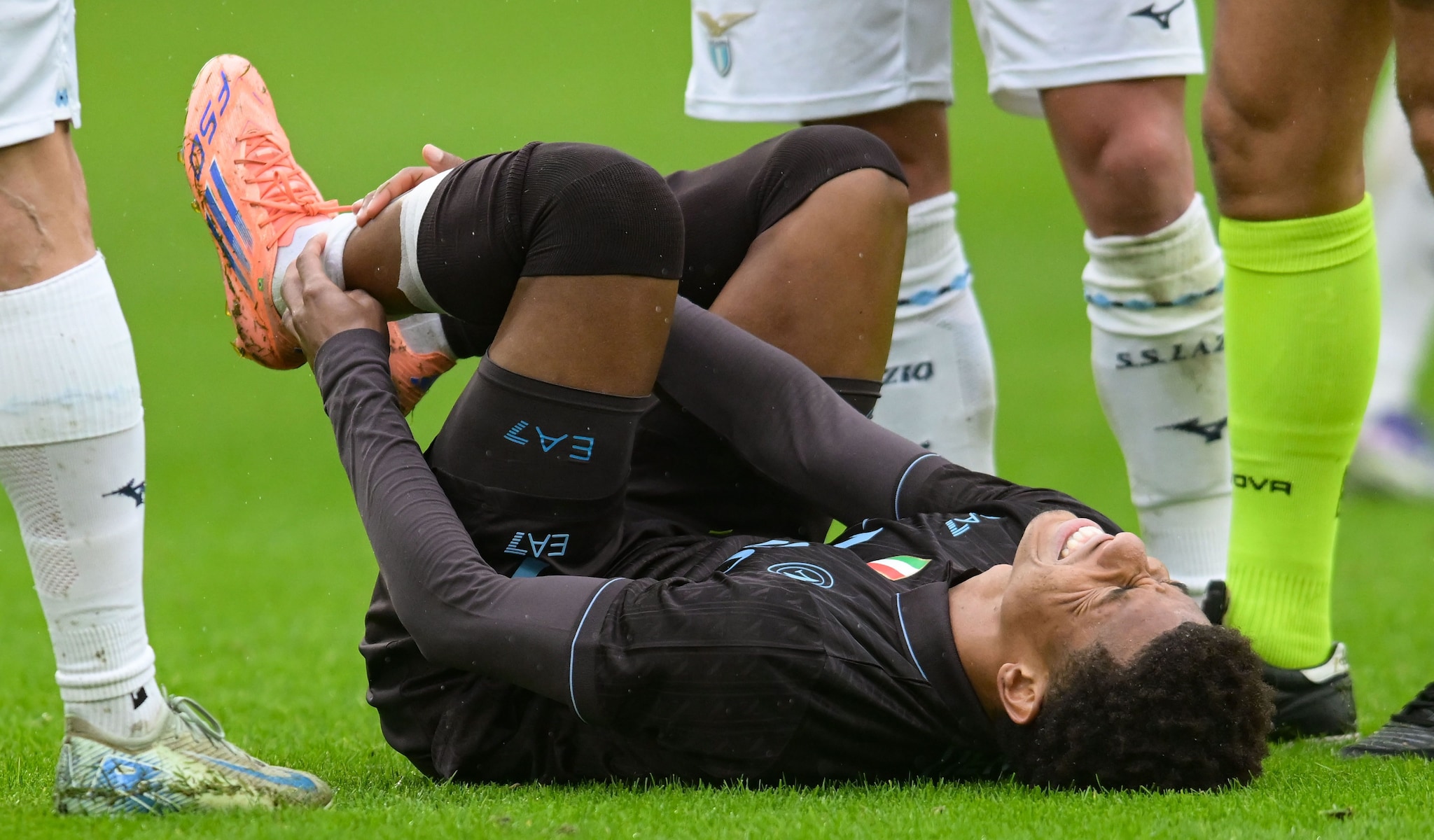 Neres verso l'operazione alla caviglia, che mazzata per il Napoli: ma perché ha giocato col Parma?