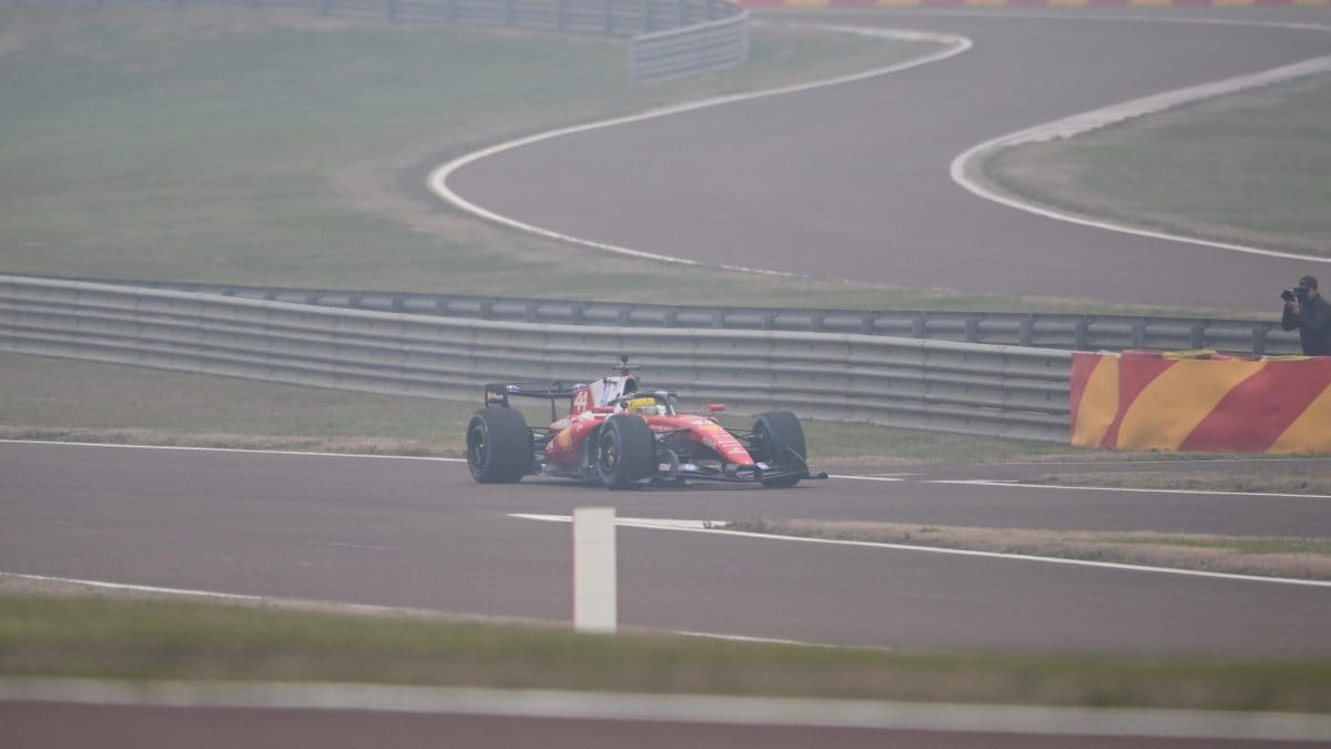 La Ferrari SF–26 non scende in pista nel primo giorno dei Test F1 206 a Barcellona