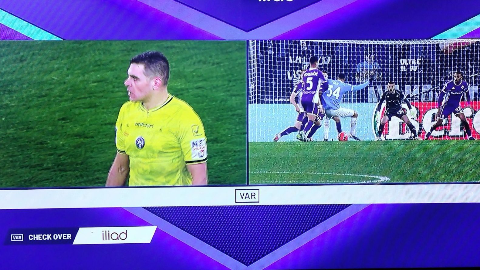 Pongracic tira la maglia di Gila in area in Lazio-Fiorentina: per l'arbitro Sozza e il VAR non è rigore