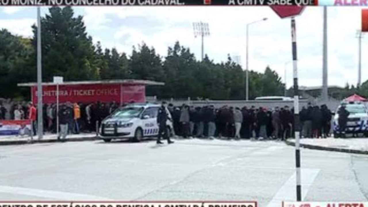 I tifosi del Benfica bloccano il centro sportivo per parlare con Mourinho: vogliono spiegazioni