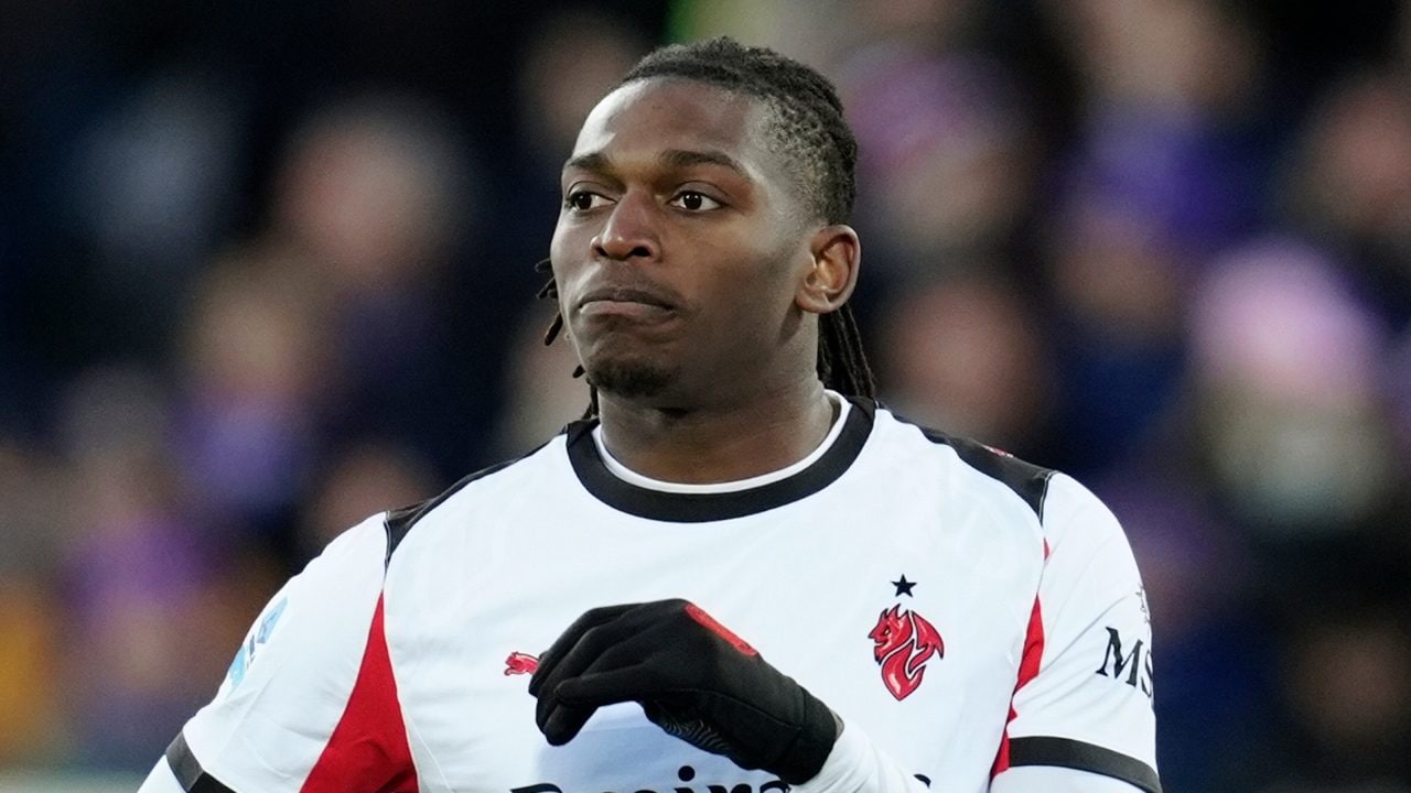 Le condizioni di Leao verso Como-Milan, può restare fuori: Allegri vuole evitare un rischio enorme