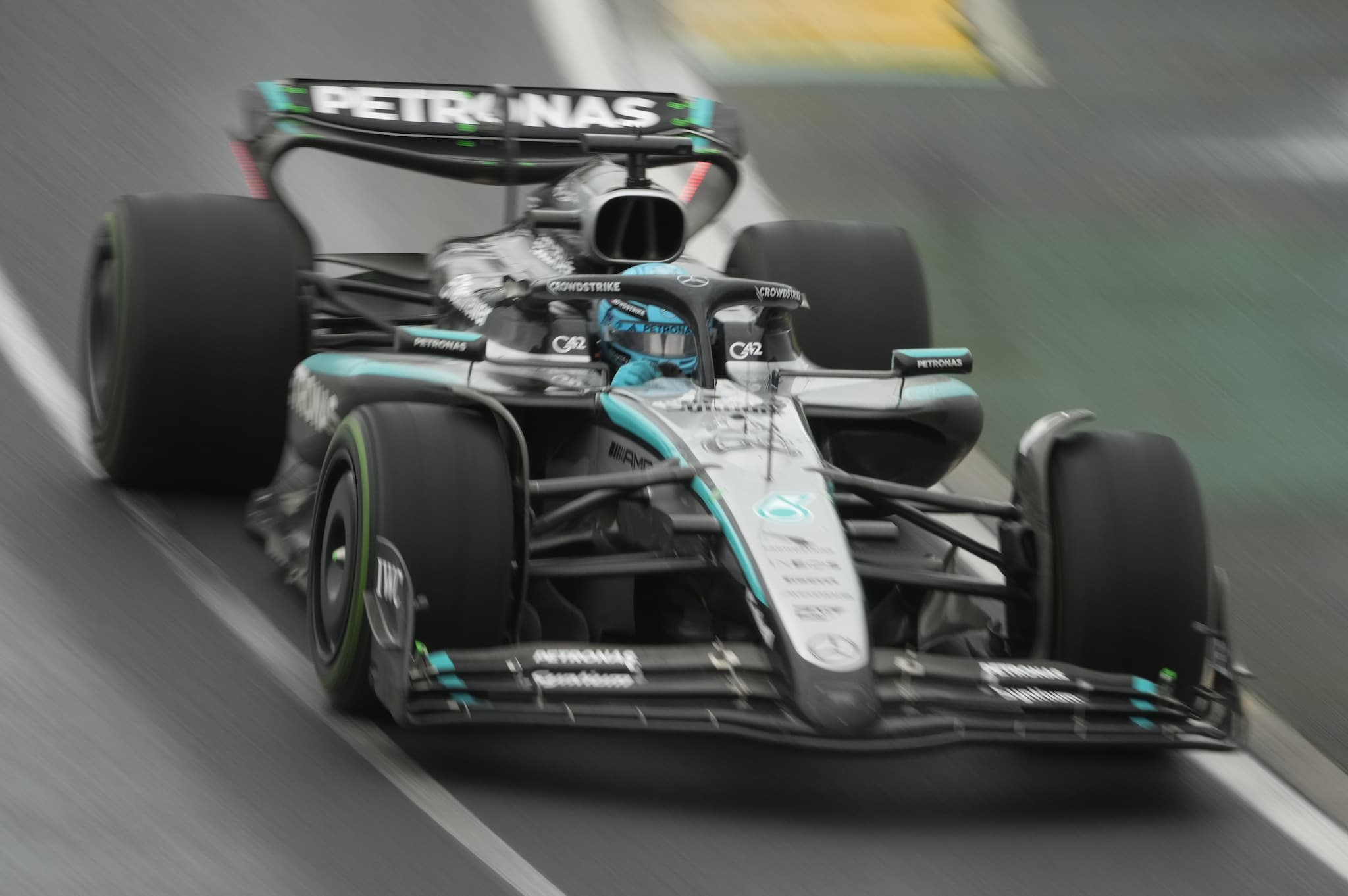 George Russell alla guida della sua Mercedes