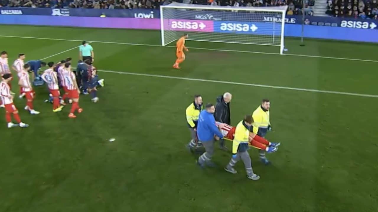 Brutto infortunio alla testa per Sorloth, uscito in barella: in ospedale con una brutta lacerazione