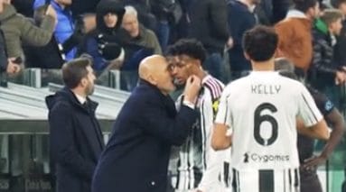 Il pizzicotto al difensore.