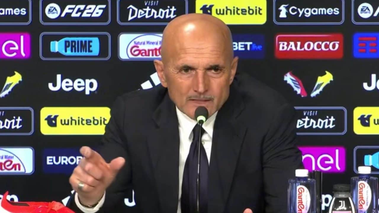 Spalletti dribbla la domanda su Inter, Napoli e Milan parlando di Fabregas: "Voglio sentire cosa dirà"
