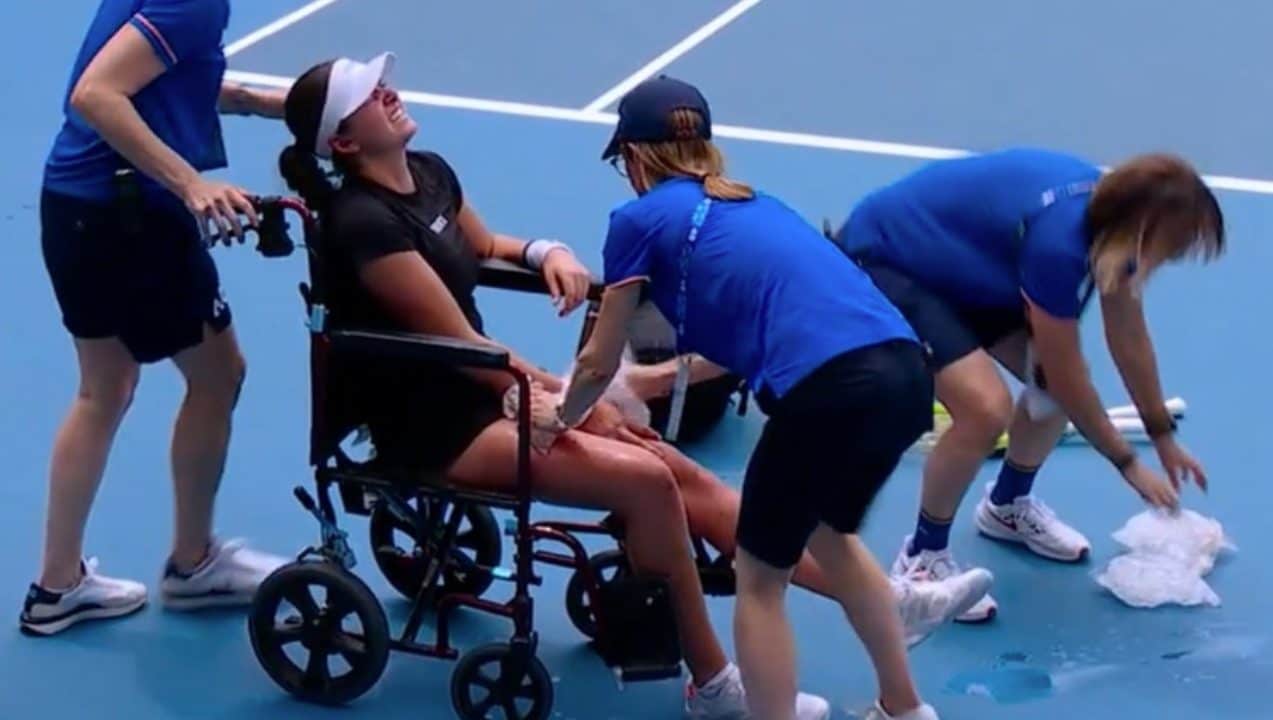 Il caldo estremo agli Australian Open inizia a far danni: Stakusic costretta a uscire in carrozzina