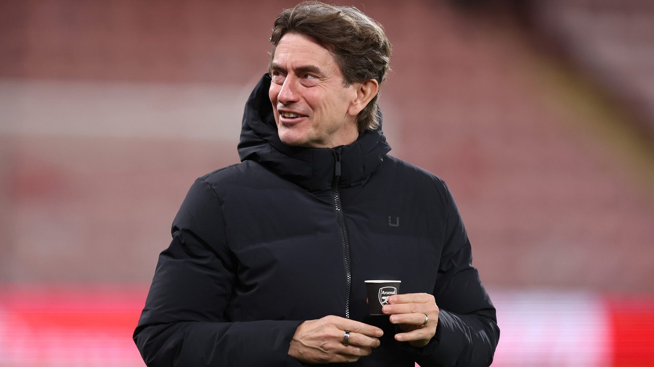 Perché l'allenatore del Tottenham era in campo con una tazza dell'Arsenal: la clamorosa svista