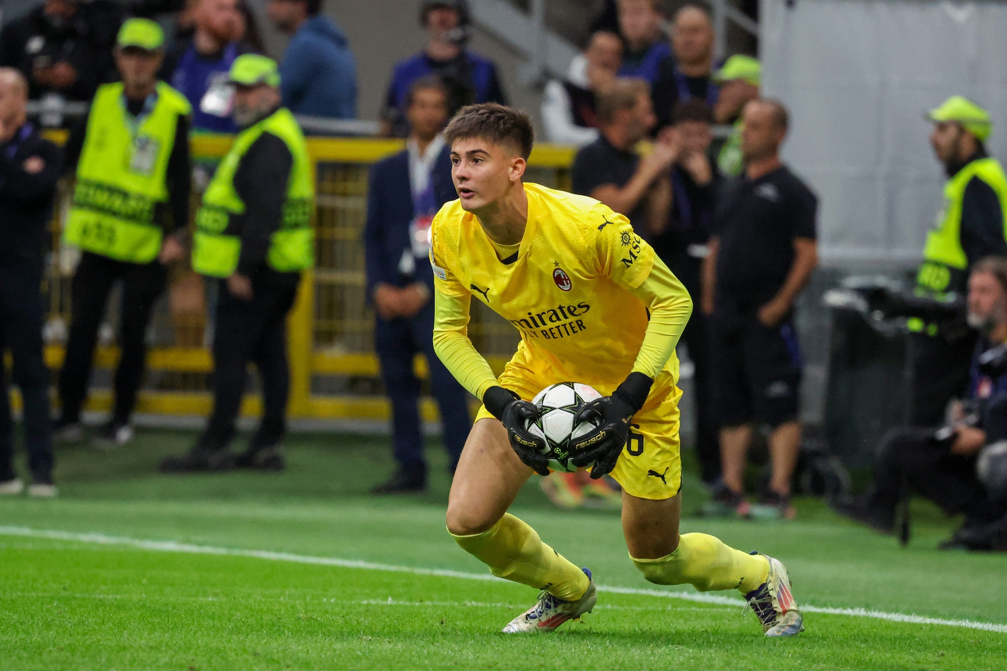 Torriani in campo con il Milan contro il Livepool.