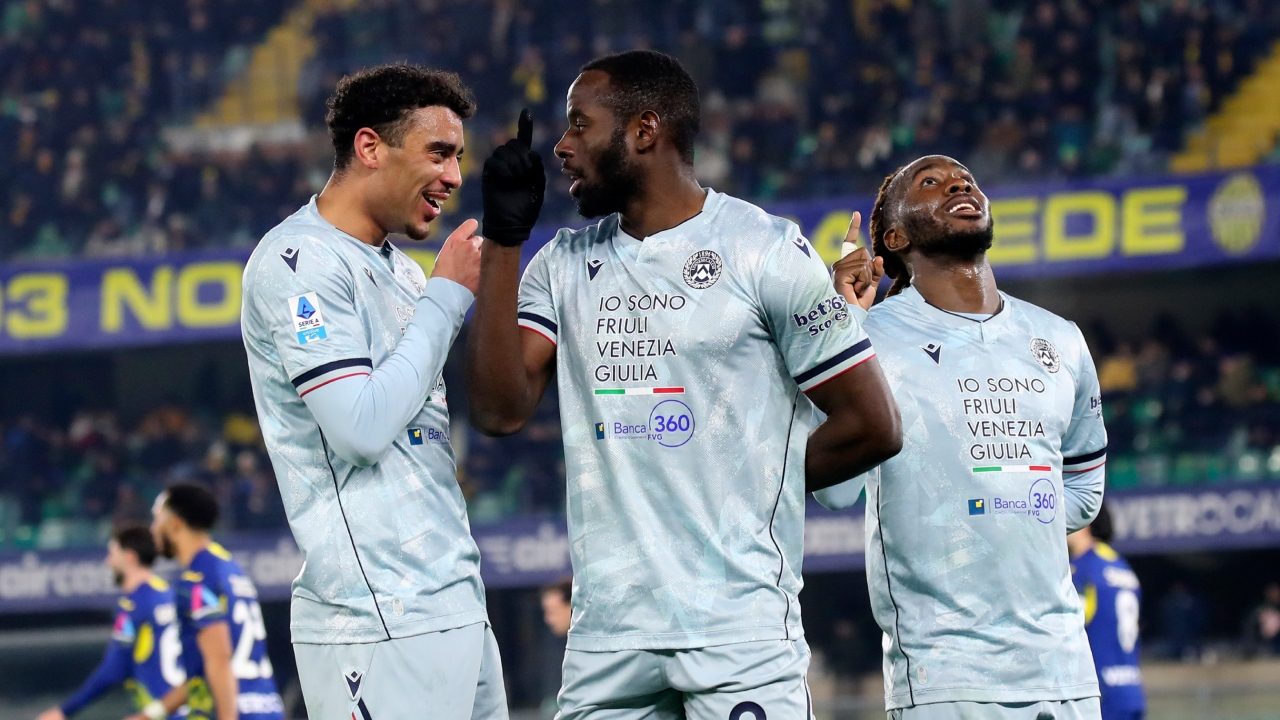 L'Udinese strapazza il Verona, Atta e Davis illuminano il Bentagodi: notte fonda per l'Hellas
