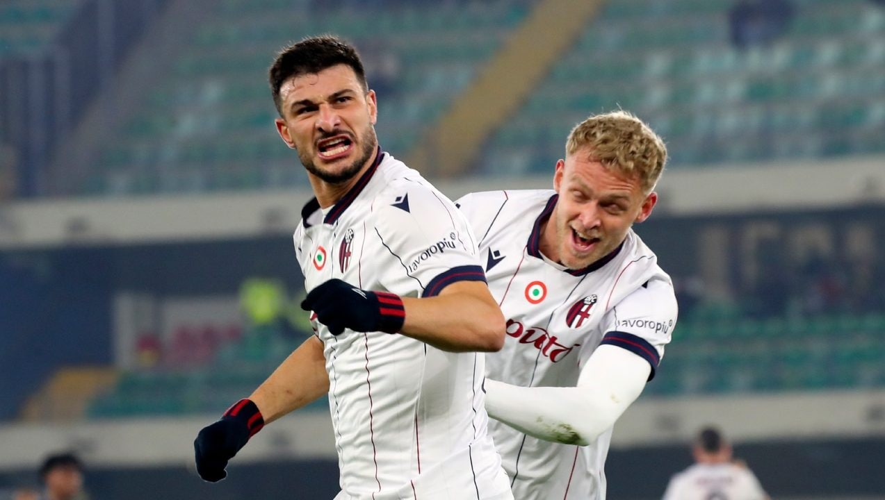 Il Bologna torna a vincere, Verona battuto in una splendida partita: nel 3-2 Orsolini fa una magia