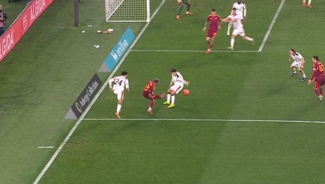 Il momento in cui il pallone finisce sul braccio di Pulisic.