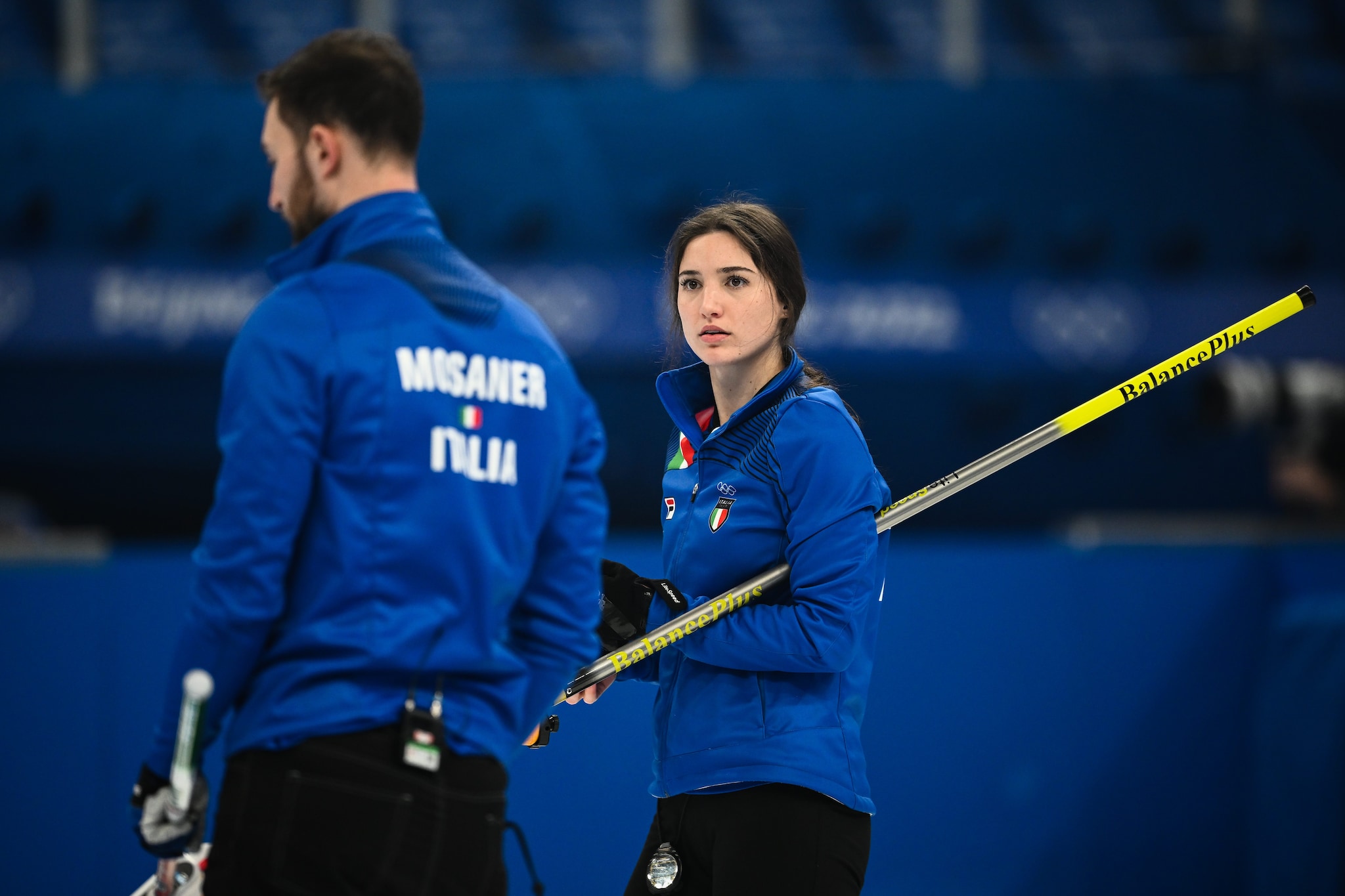 I due campioni olimpici immortalati durante la finale dei Giochi 2022.