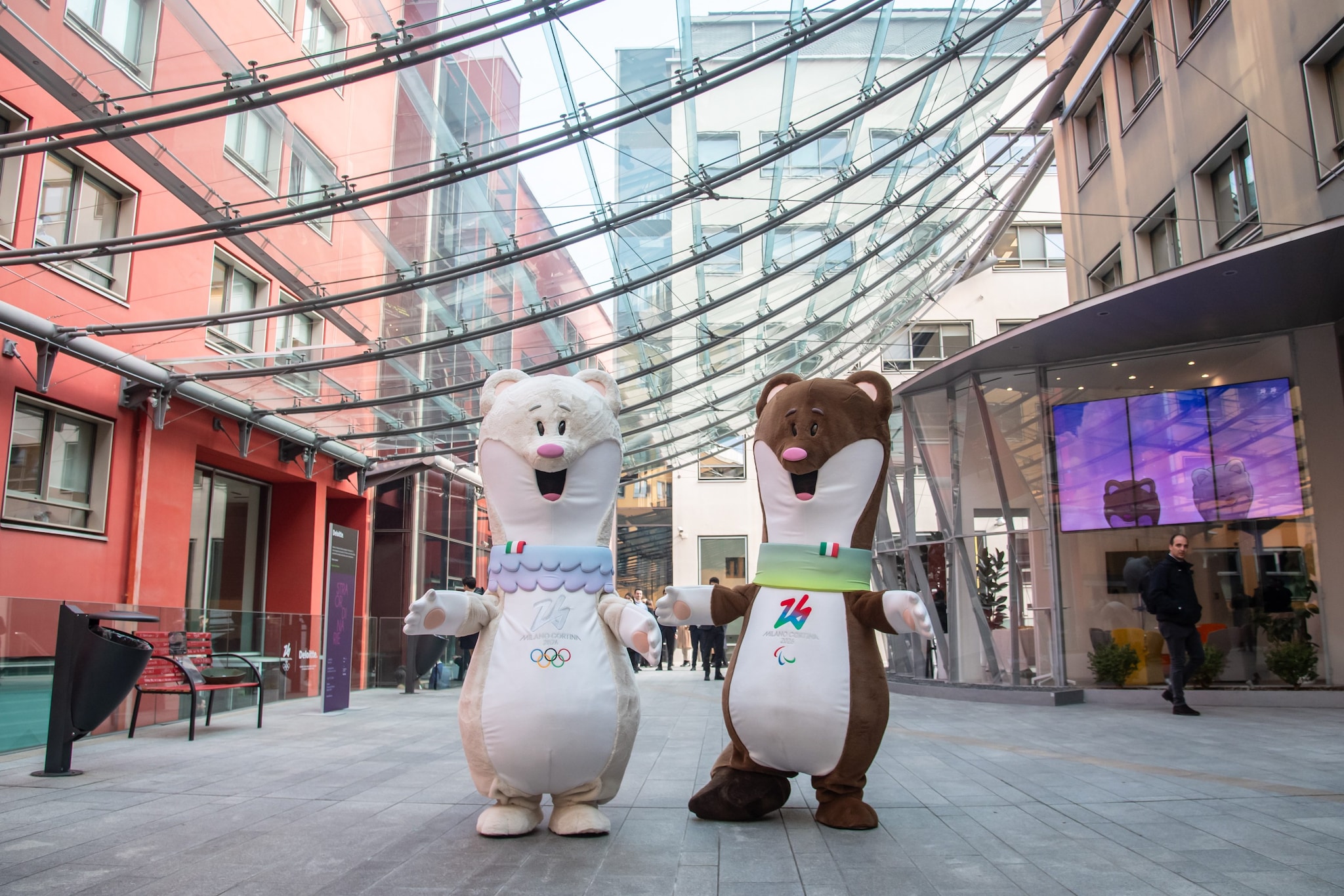 Gli ermellini Tina e Milo sono le mascotte delle Olimpiadi e Paralimpiadi Invernali