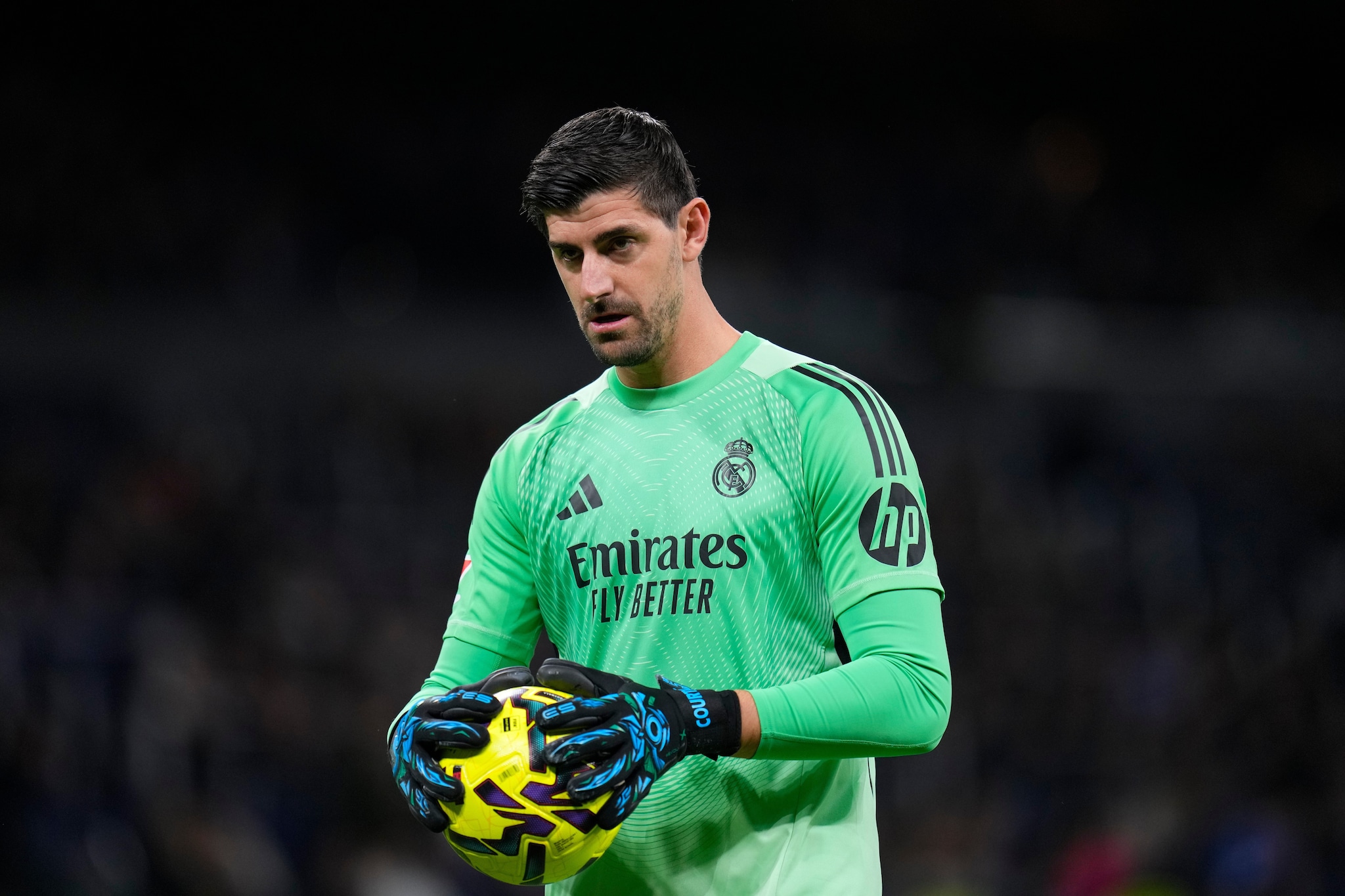 Il portiere belga da otto stagioni difende i pali del Real Madrid.