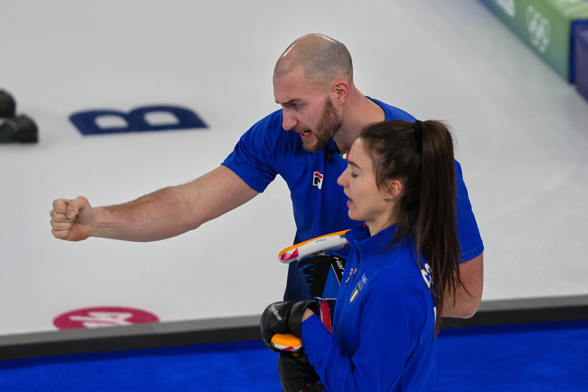 Olimpiadi 2026 LIVE, oggi cerimonia d’apertura di Milano Cortina: Italia vince nel curling, fiamma olimpica in viaggio verso San Siro