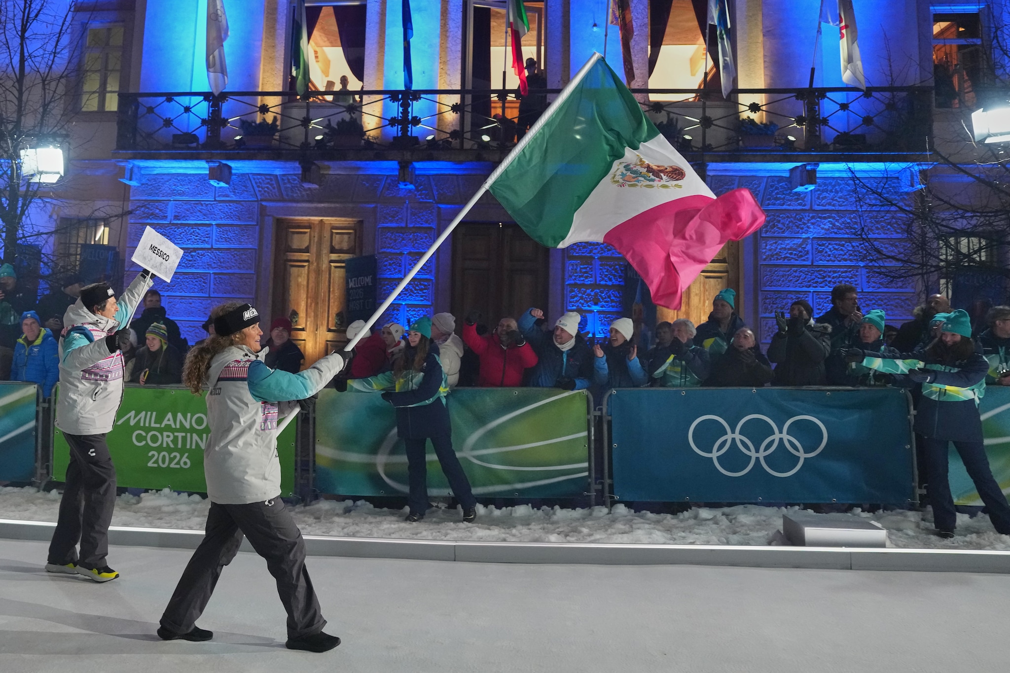 Il Messico durante la Cerimonia d’Apertura delle Olimpiadi 2026.