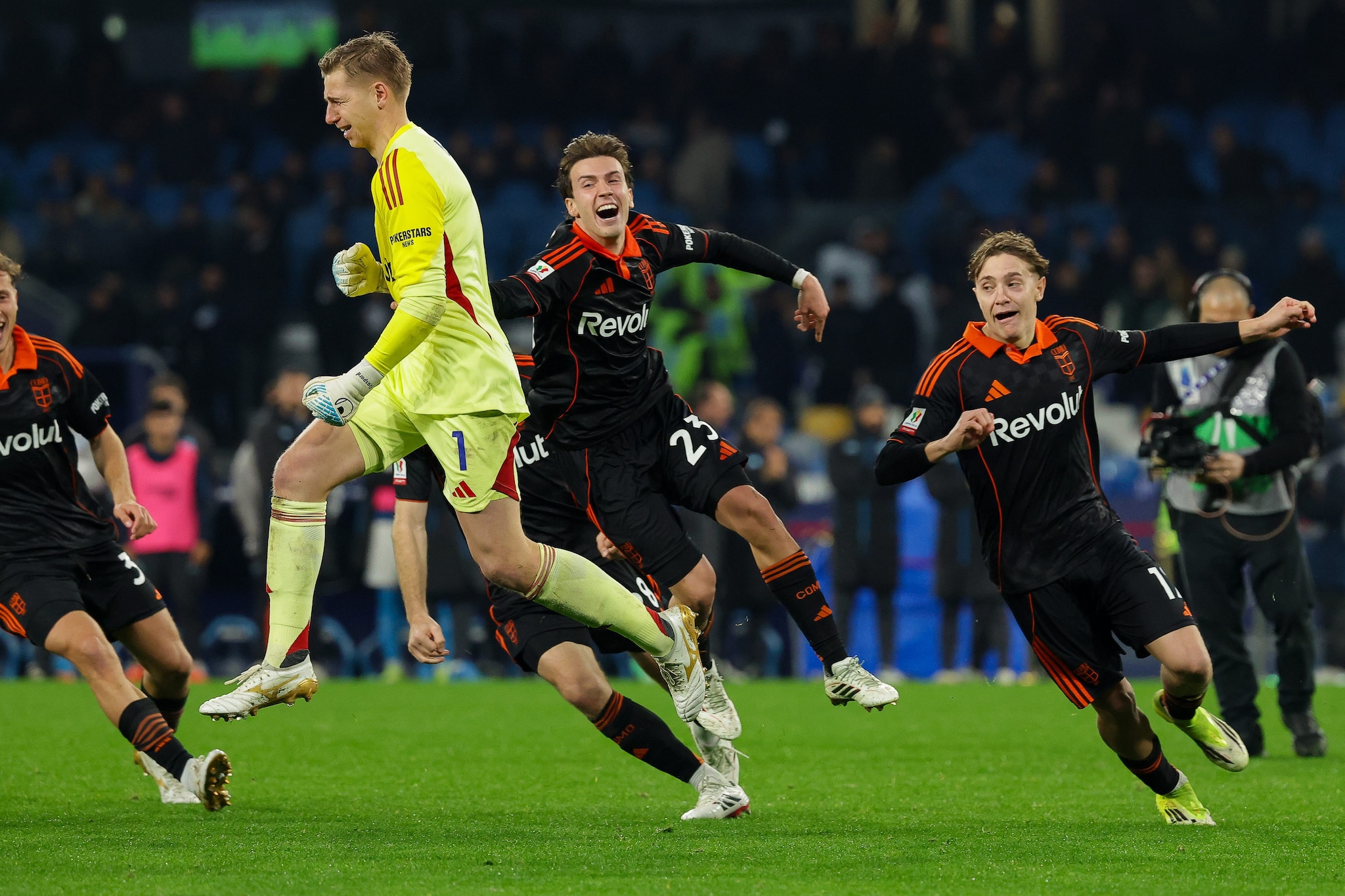 Butez festeggia la qualificazione dopo aver parato il rigore di Lobotka.