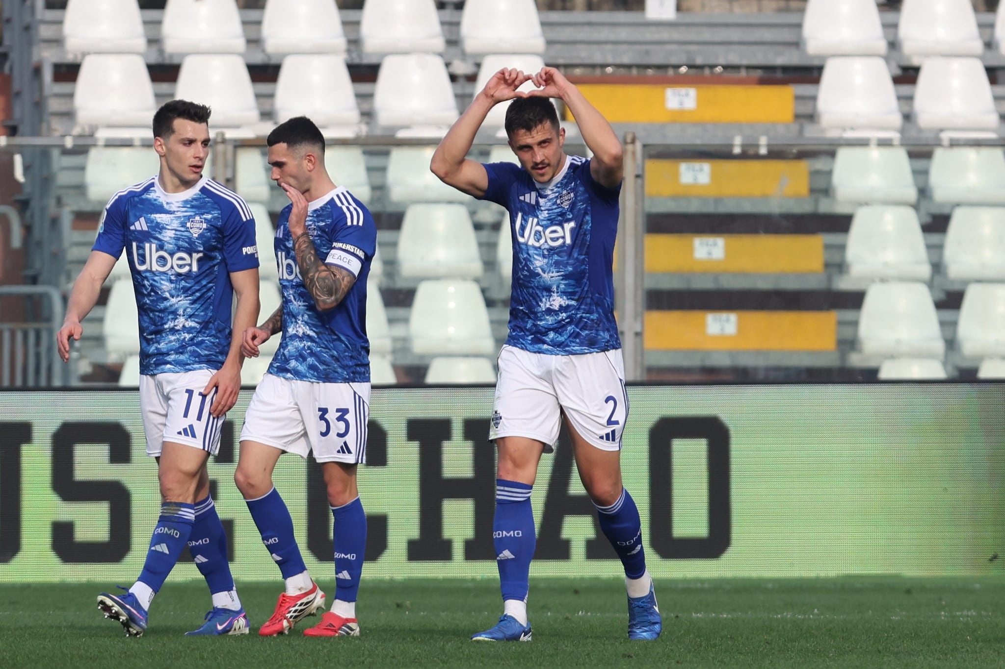 Como al profumo d'Europa: ribalta il Lecce e resta tra le big, ad un passo dalla Zona Champions